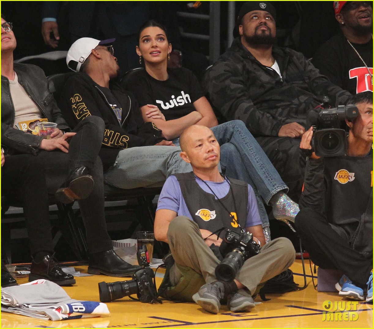kendall jenner makes an outfit change during lakers rockets basketball game214167961