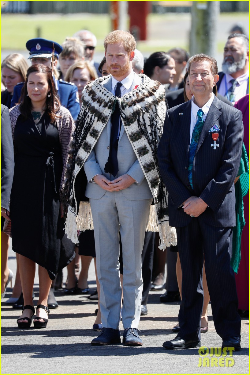 Meghan Markle & Prince Harry Receive a Powhiri on Final Day of(02)