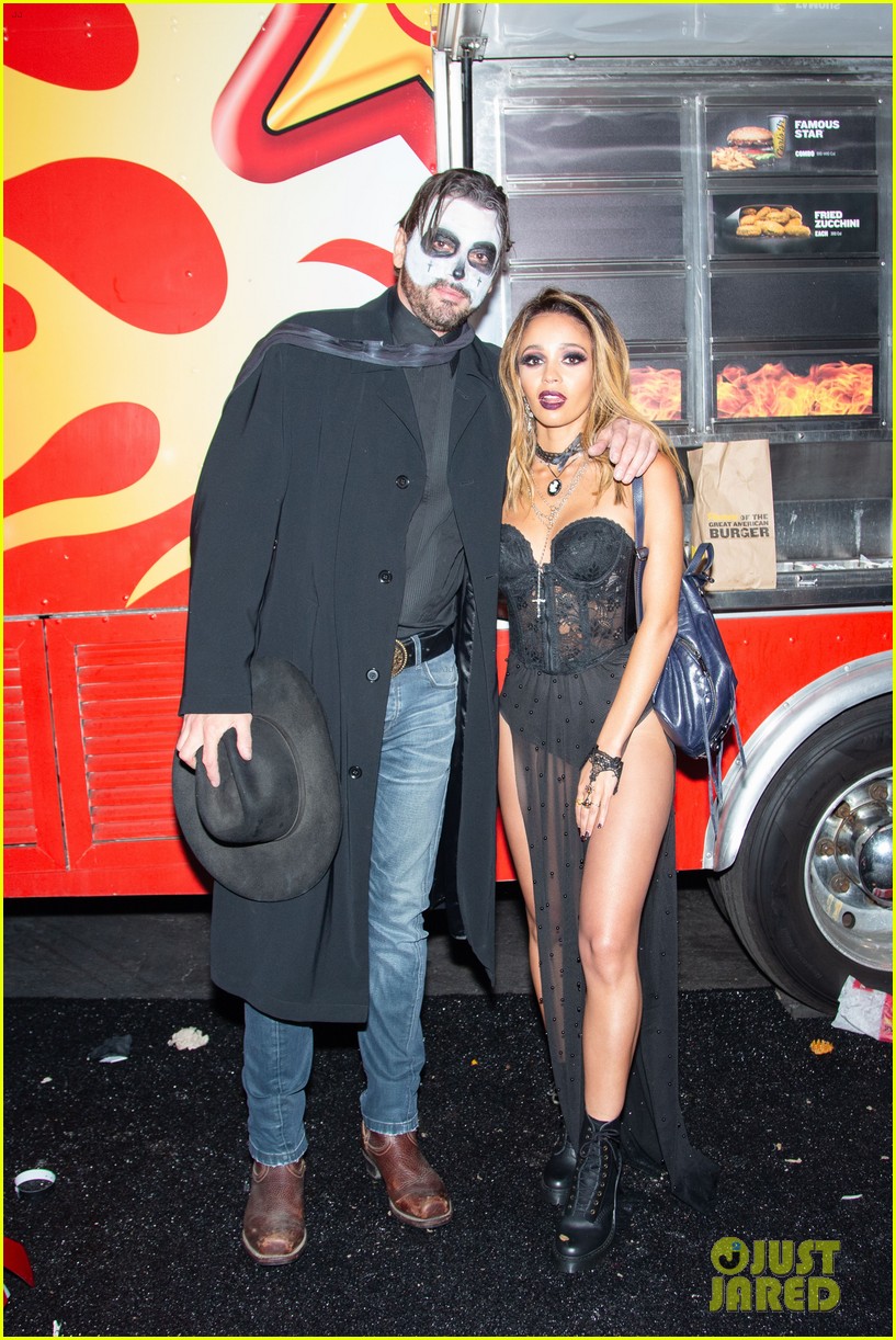riverdale stars just jared halloween party 04