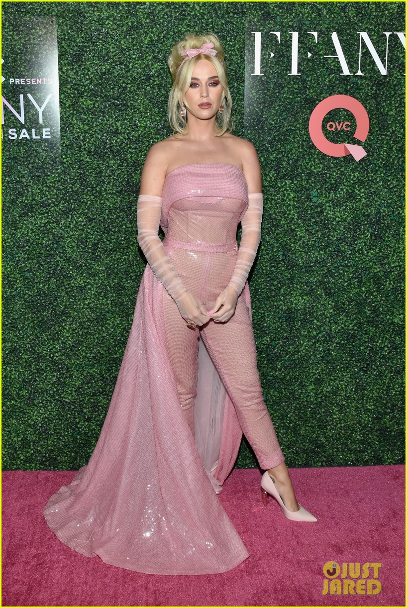 katy perry head to toe pink qvc event 01