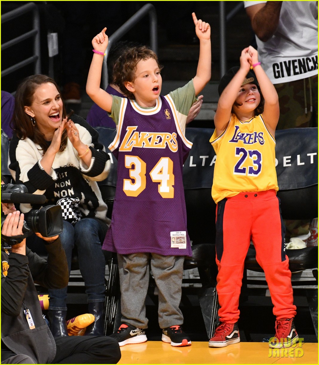 Natalie Portman Brings Son Aleph, 7, to Lakers Game! (Photos) Photo