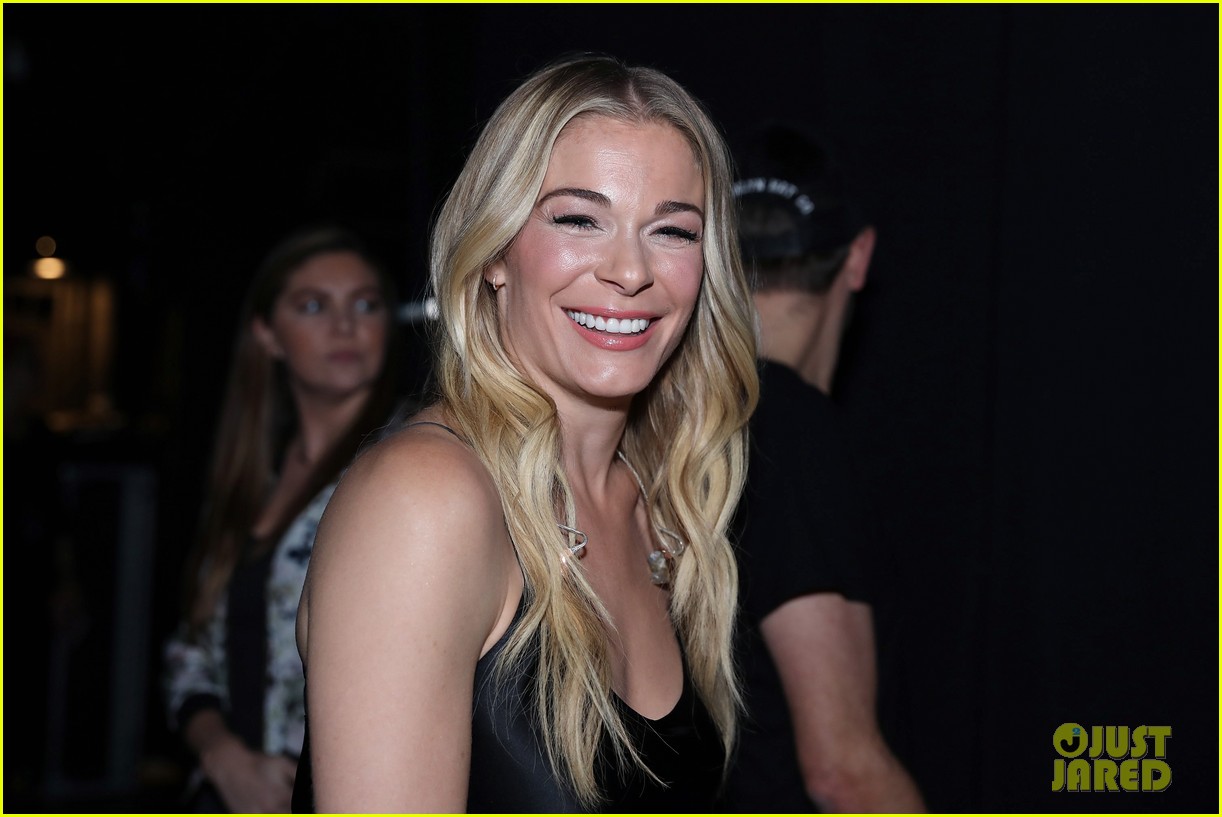 leann rimes gets support from husband eddie cibrian at opry salute to ray charles 14
