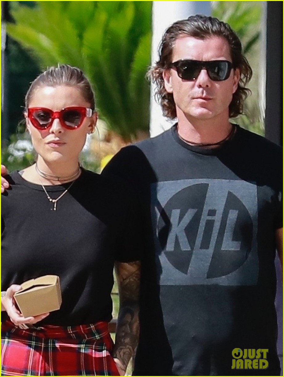gavin rossdale sophia thomalla step out for lunch 024162869