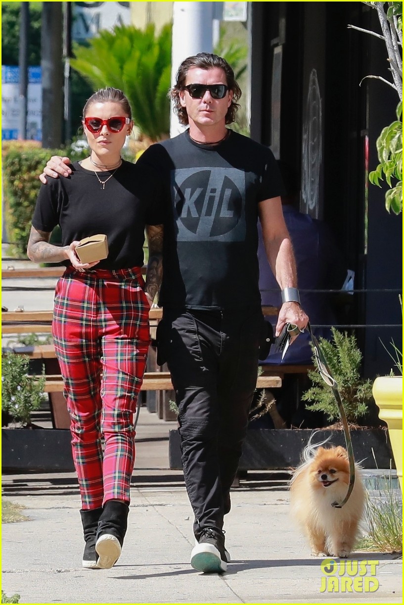 gavin rossdale sophia thomalla step out for lunch 054162872