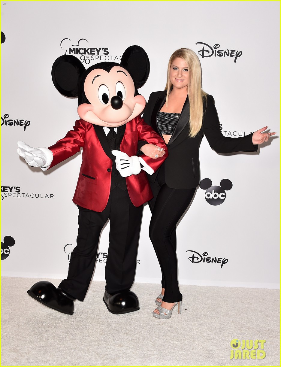 sarah hyland meghan trainor more celebrate mickey at his 90th spectacular 19
