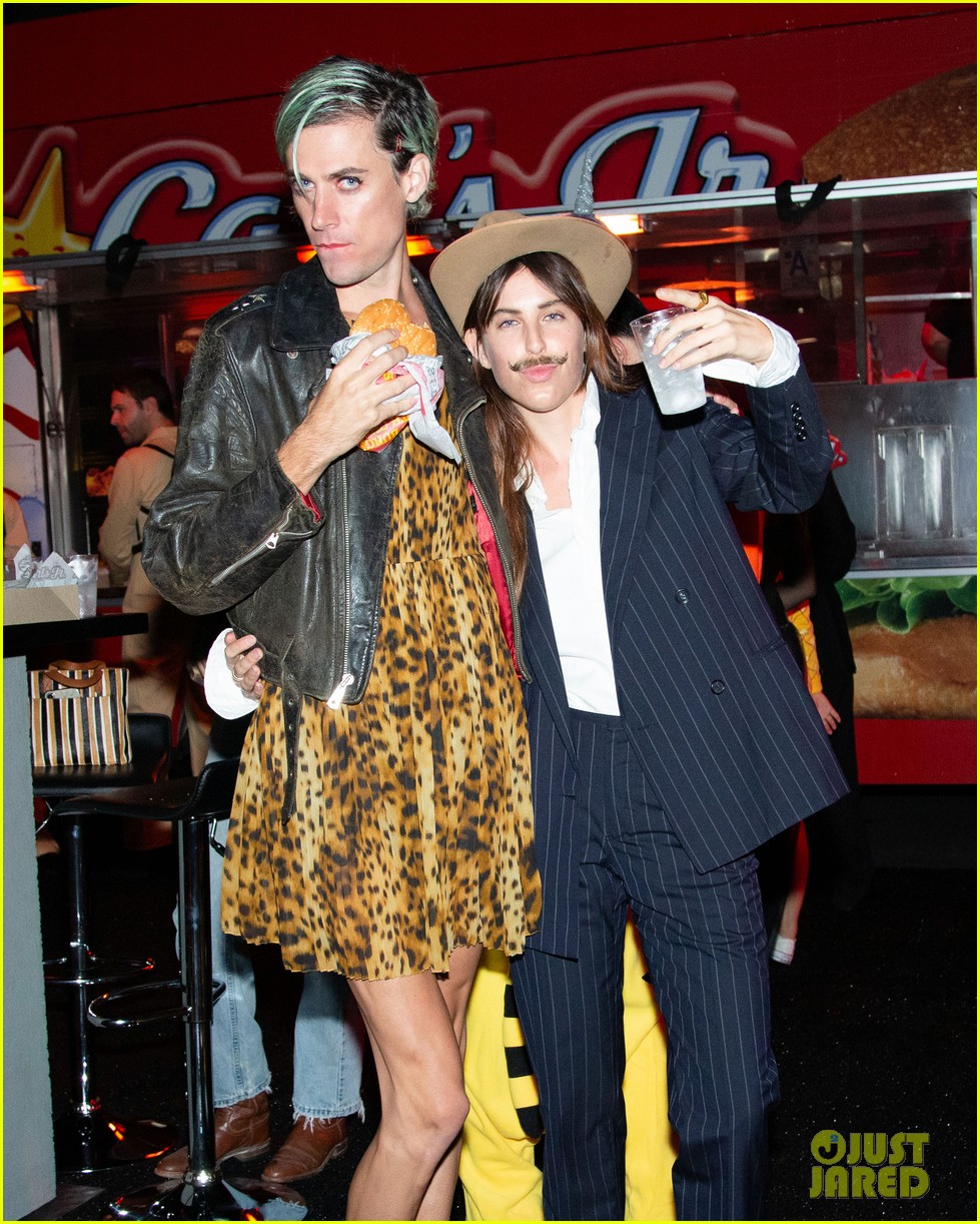 stars eating famous stars just jared halloween party 034173277