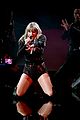 taylor swift performs american music awards 2018 21
