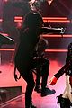 taylor swift performs american music awards 2018 26