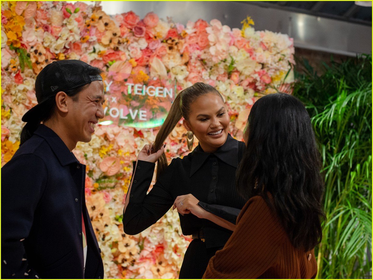 chrissy teigen shows off her revolve collection at nyc pop up154169991
