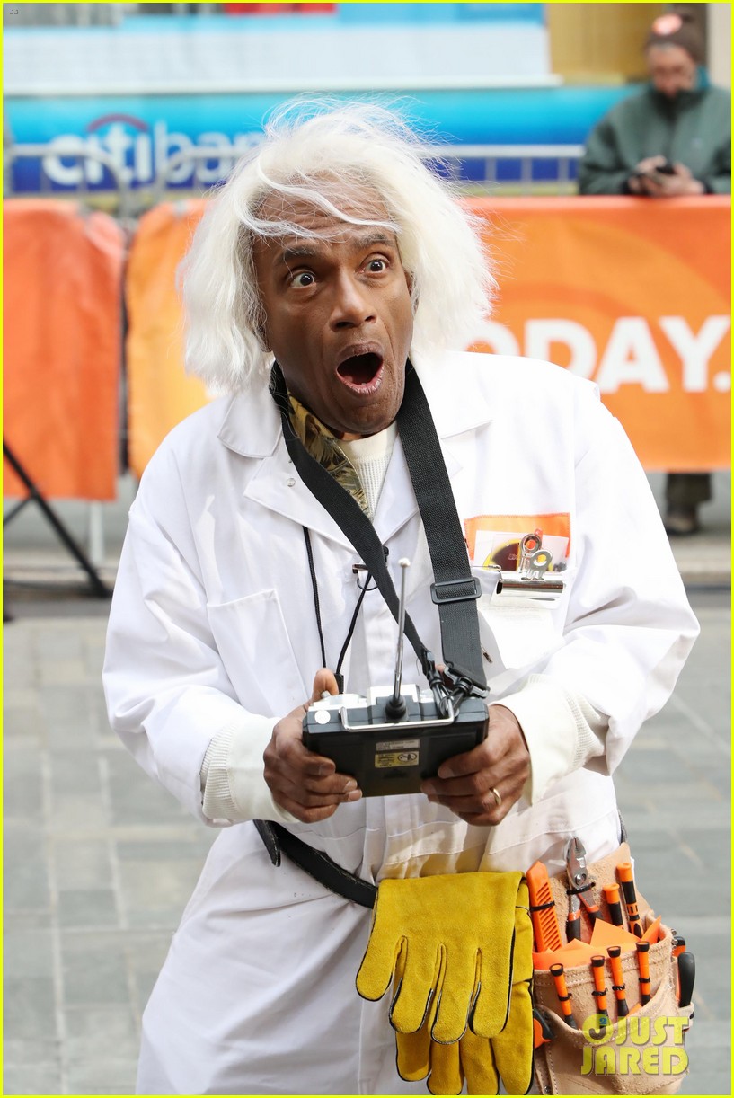 today show hosts show off their 80s inspired halloween costumes 38