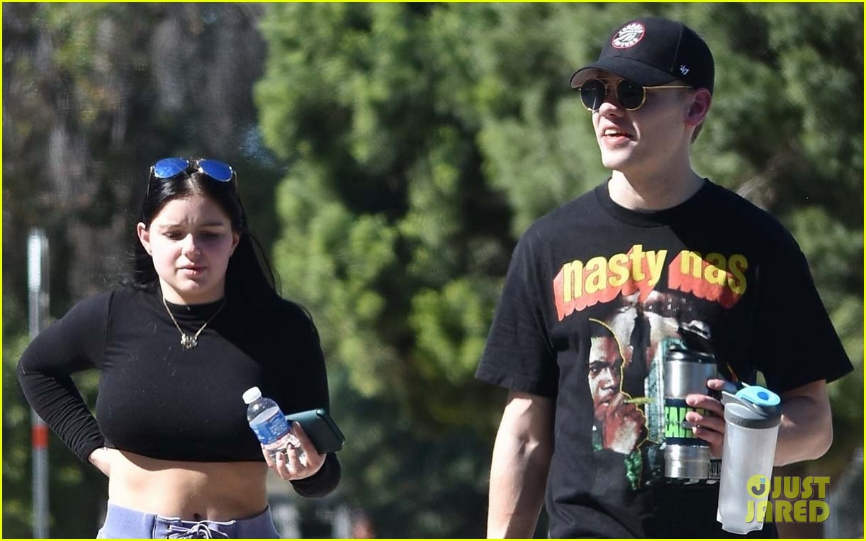 ariel winter flashes her abs in a crop top at soccer game with levi meaden04