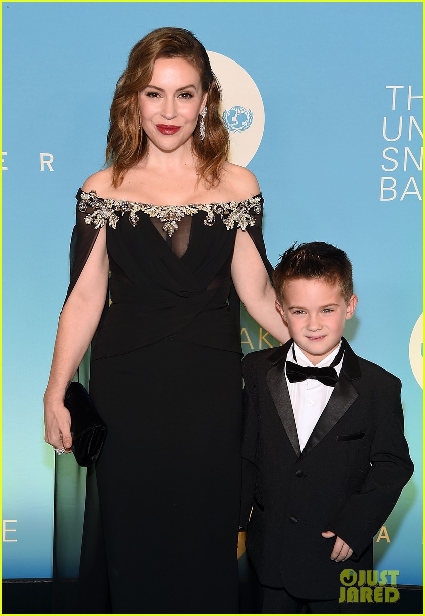 alyssa milano is joined by husband dave bugliari son milo at unicef snowflake ball 01