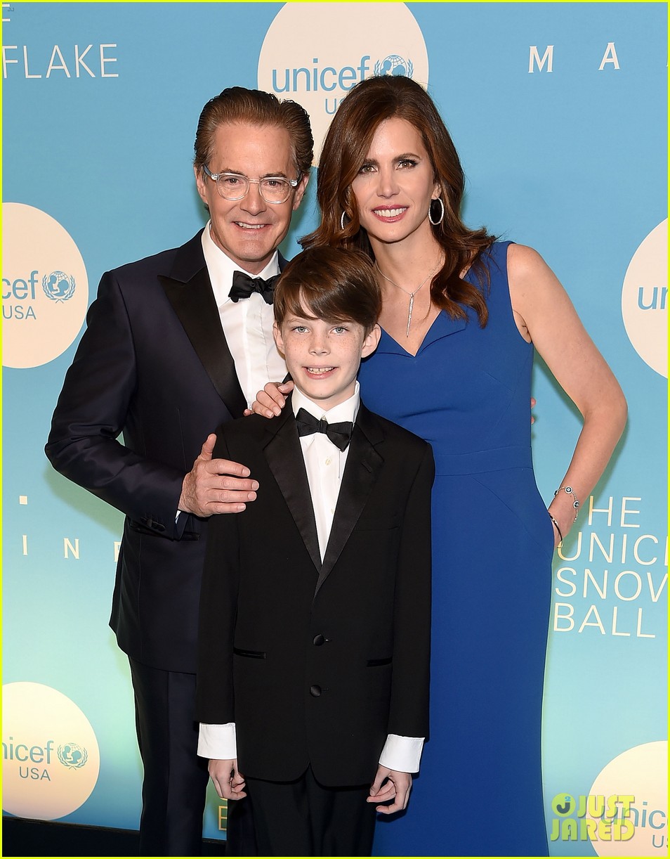 alyssa milano is joined by husband dave bugliari son milo at unicef snowflake ball 04