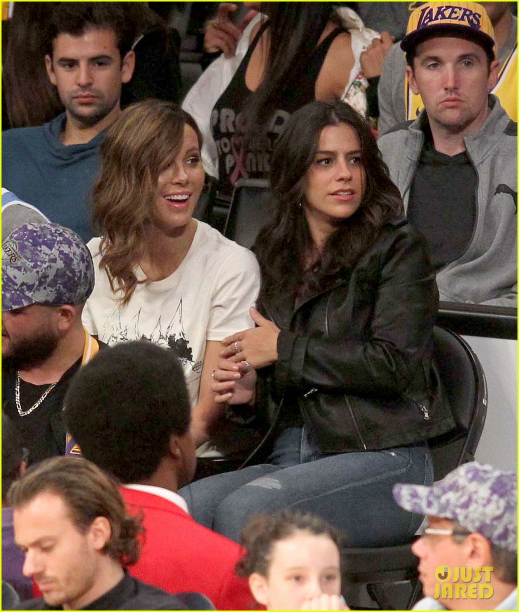 kate beckinsale cheers on the lakers at basketball game in la 064181606