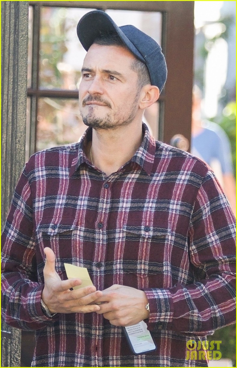orlando bloom is all smiles at lunch in santa monica 024175159