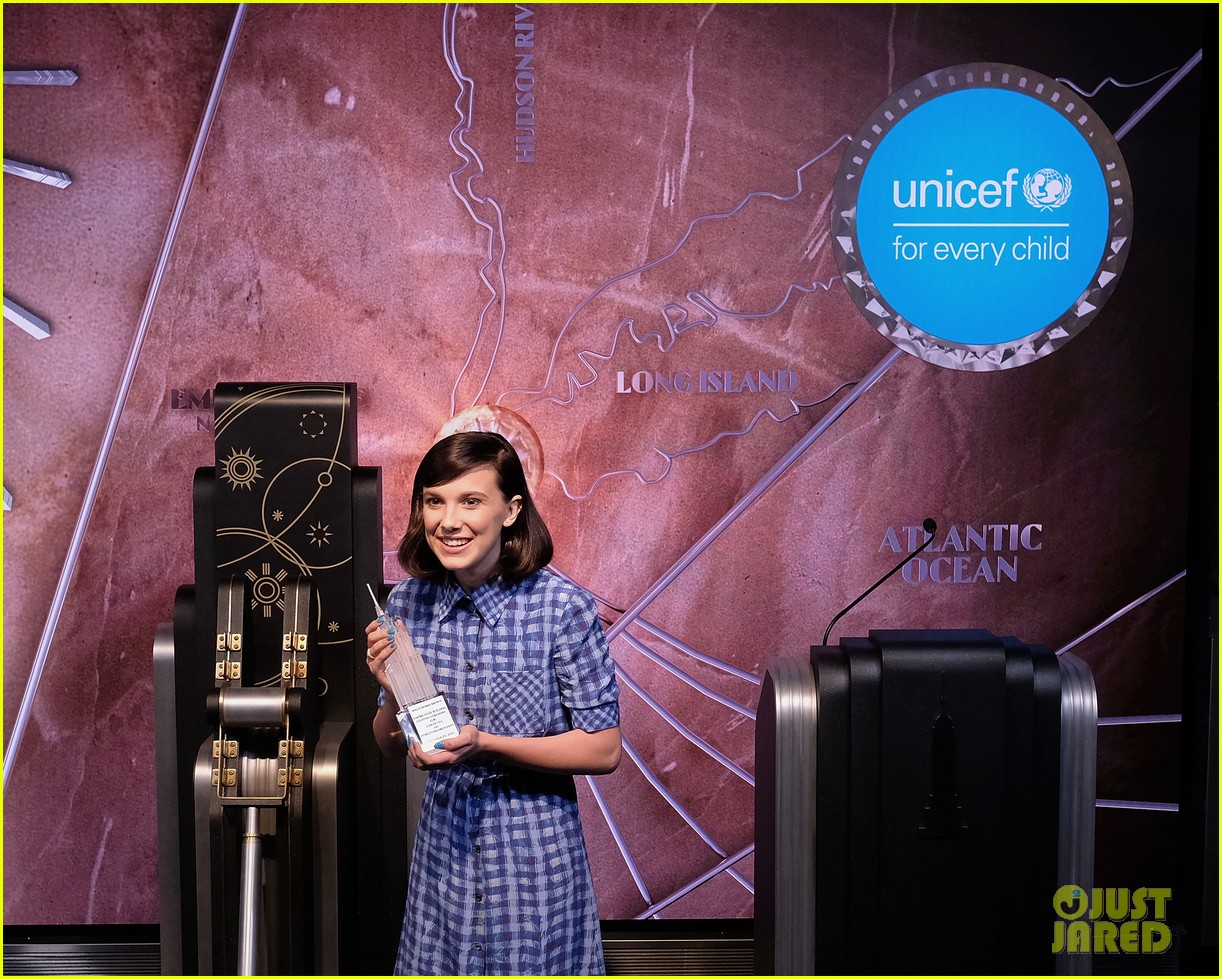 millie bobby brown lights empirie state building in honor unicef day 074185936