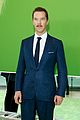 benedict cumberbatch suits up for the grinch premiere in nyc 02