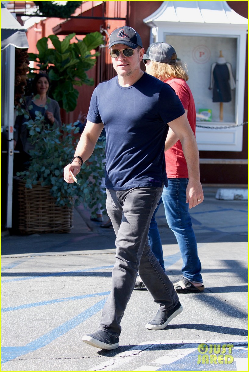 matt damon is all smiles while out to lunch in santa monica 05