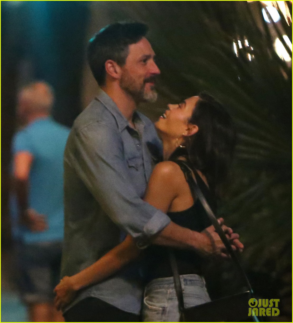 Jenna Dewan & Boyfriend Steve Kazee Kiss & Embrace in New Photos