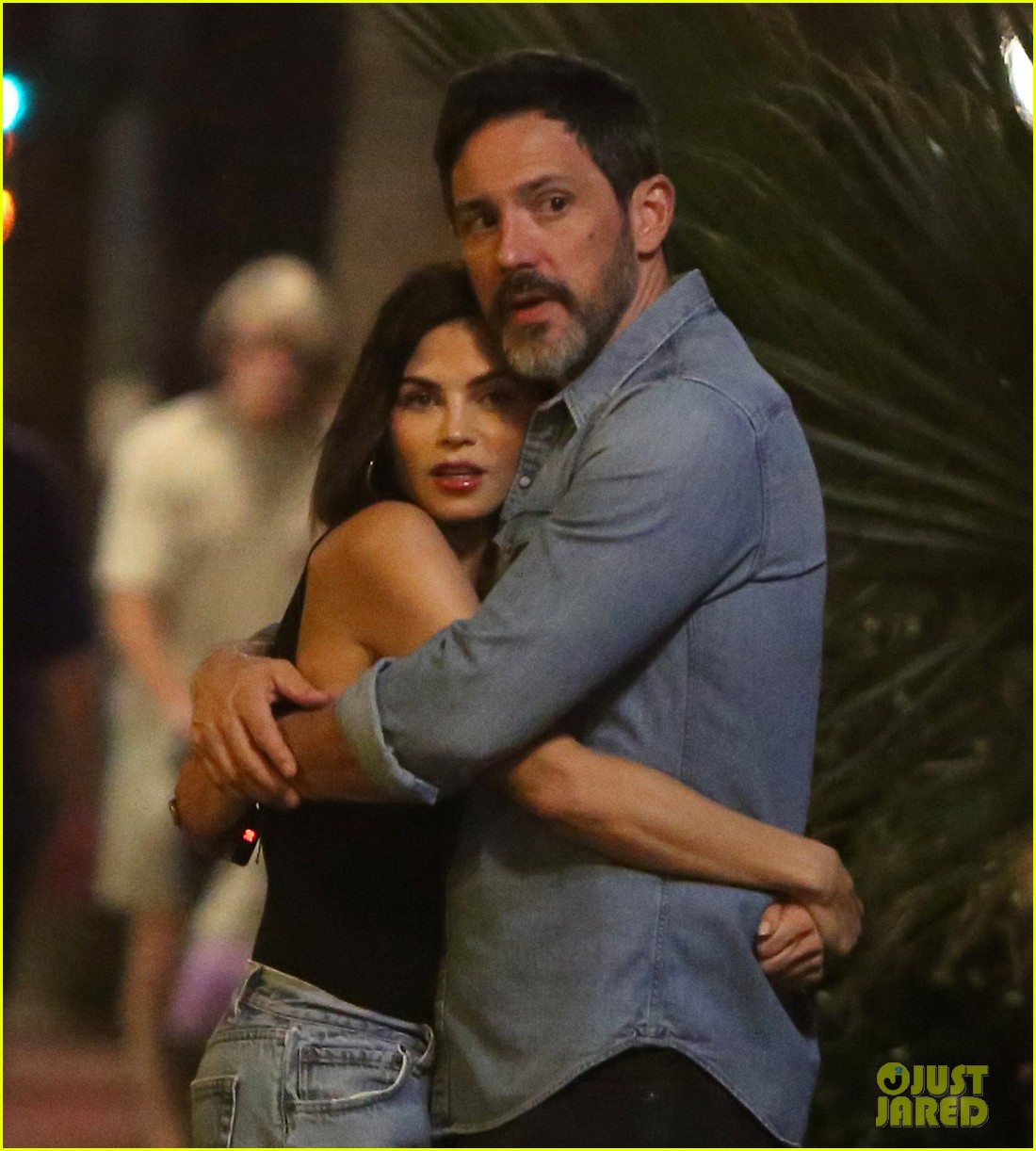 Jenna Dewan & Boyfriend Steve Kazee Kiss & Embrace in New Photos