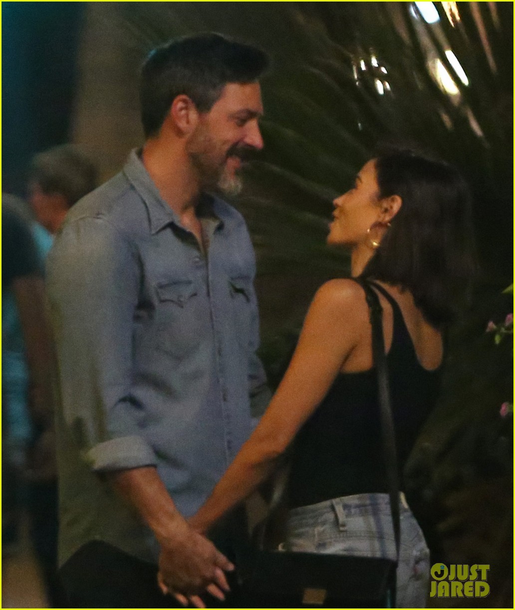 Jenna Dewan & Boyfriend Steve Kazee Kiss & Embrace in New Photos