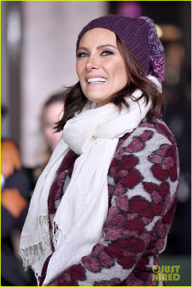 tina fey supports mean girls cast at macys thanksgiving day parade rehearsal 064185804