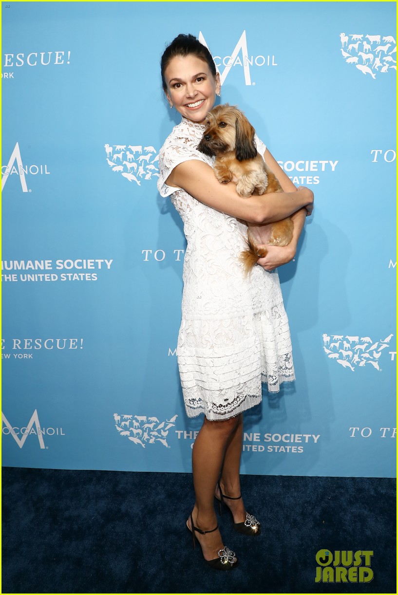 sutton foster humane society gala ted griffin 034180886