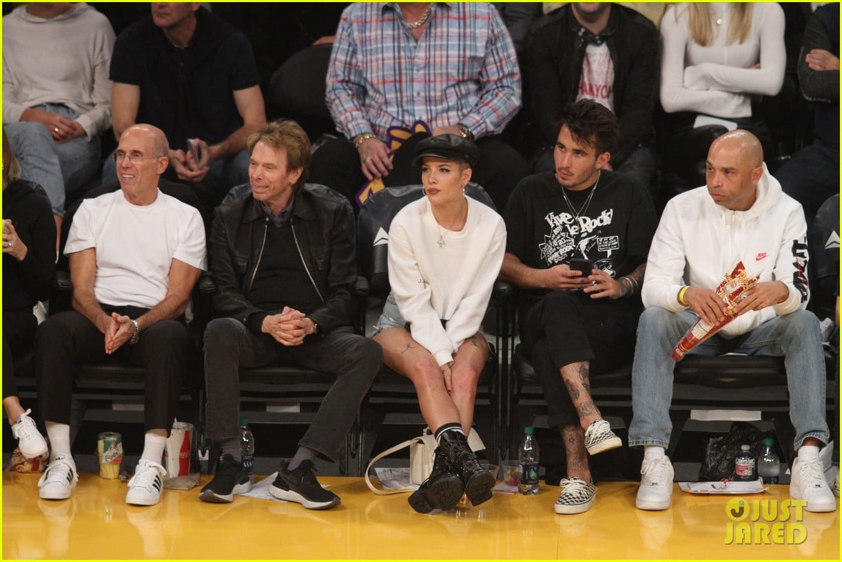 halsey lakers game 04