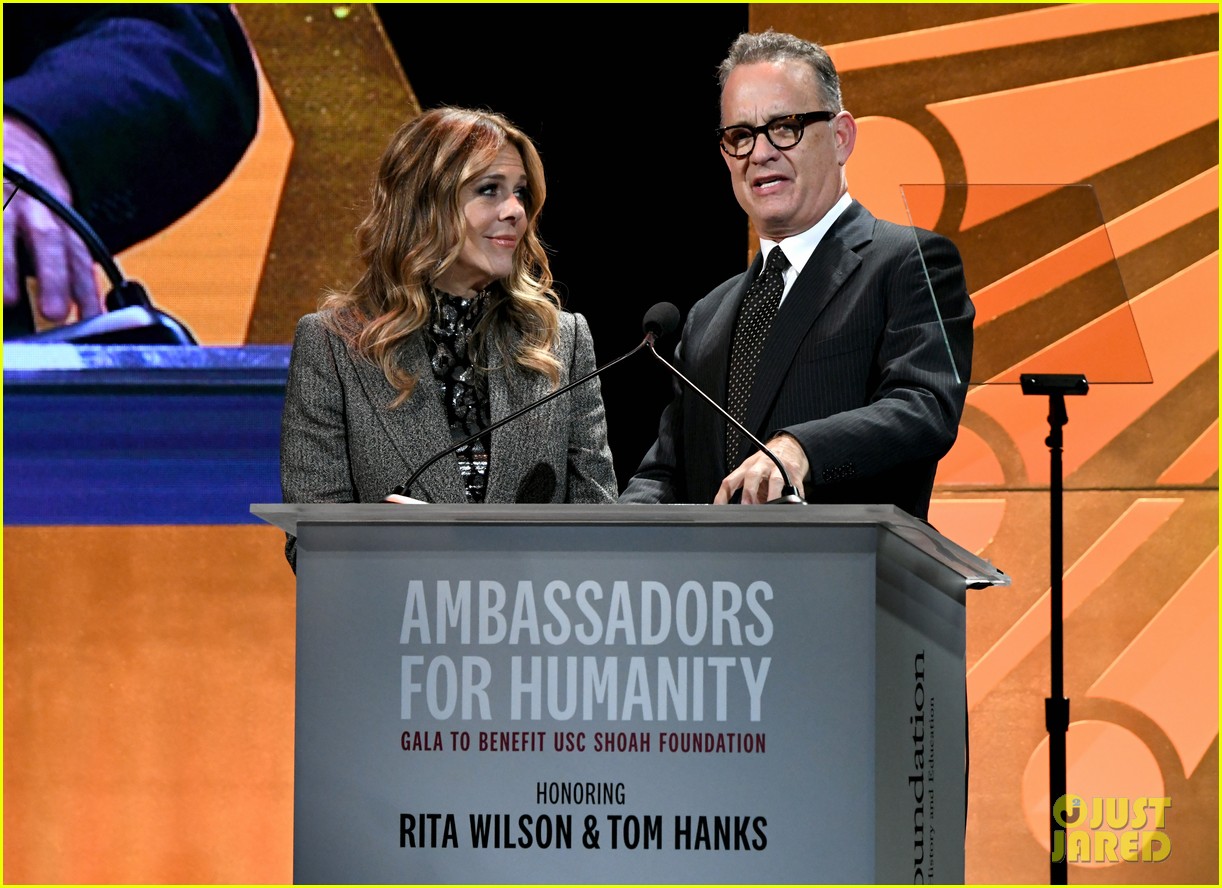 oprah helps honor tom hanks rita wilson at ambassadors for humanity 054176706