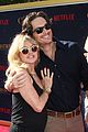 oliver hudson wife erinn bartlett couple up at the christmas chronicles l a premiere 28