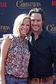 oliver hudson wife erinn bartlett couple up at the christmas chronicles l a premiere 31