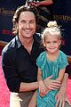 oliver hudson wife erinn bartlett couple up at the christmas chronicles l a premiere 35