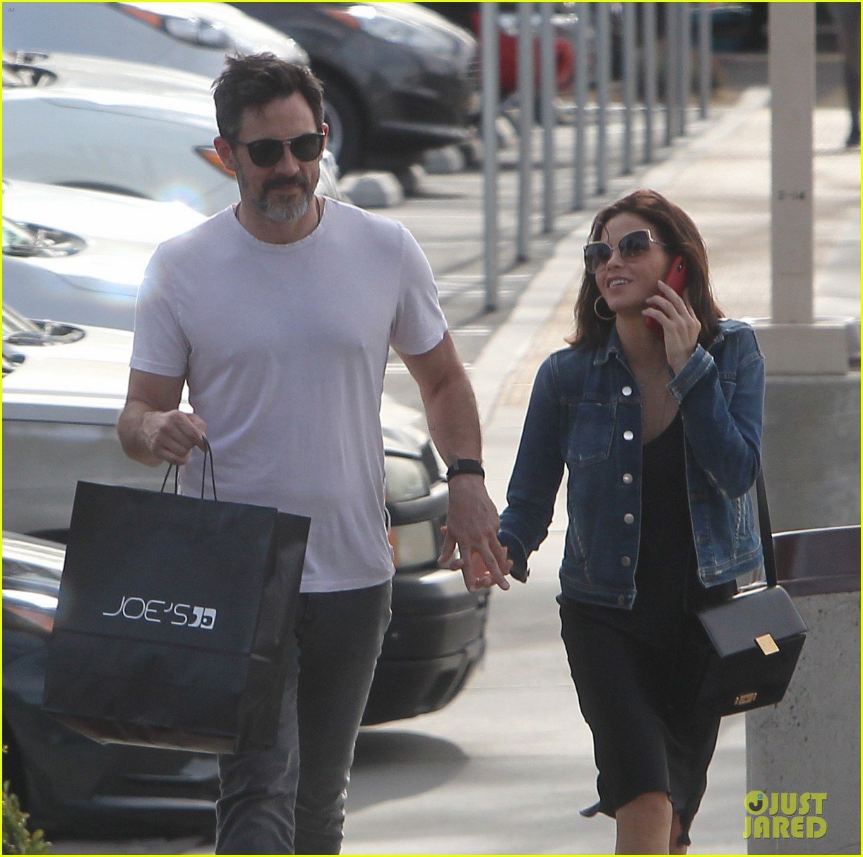 Jenna Dewan Spotted Holding Hands With Boyfriend Steve Kazee in First(01)
