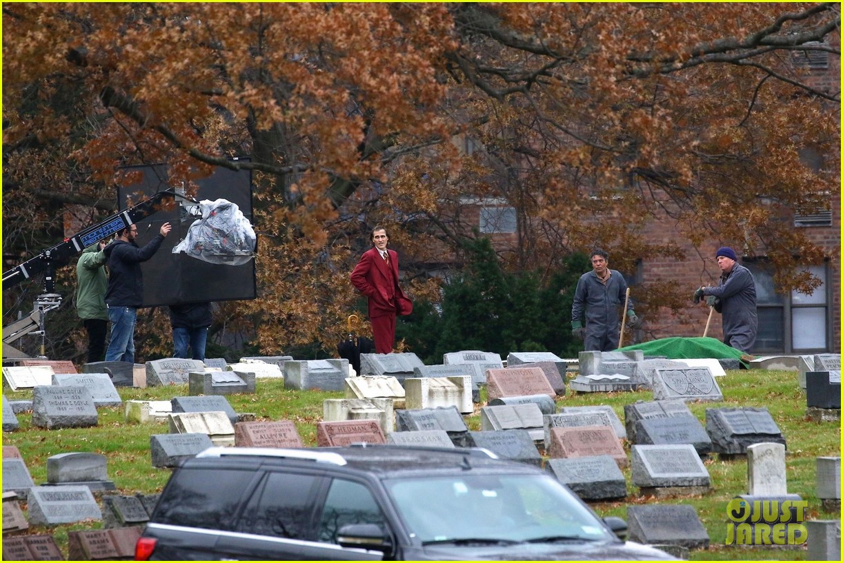 joaquin phoenix films cemetery scene for joker movie 404187937