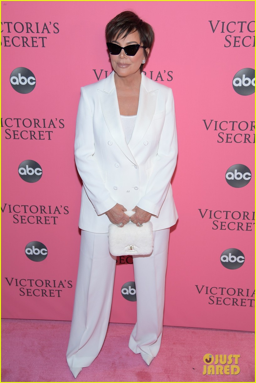 Kendall Jenner Returns to Victoria's Secret Runway for 2018 Fashion