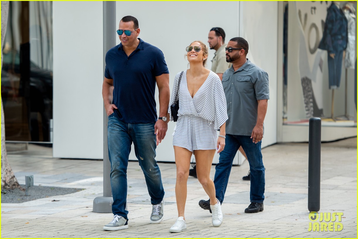 Jennifer Lopez & Alex Rodriguez Look So Happy While Jewelry Shopping