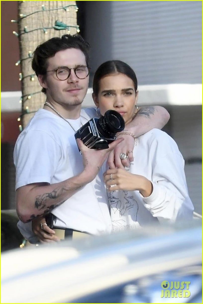 Brooklyn Beckham Packs on PDA with Model Hana Cross Photo 4200044(02)