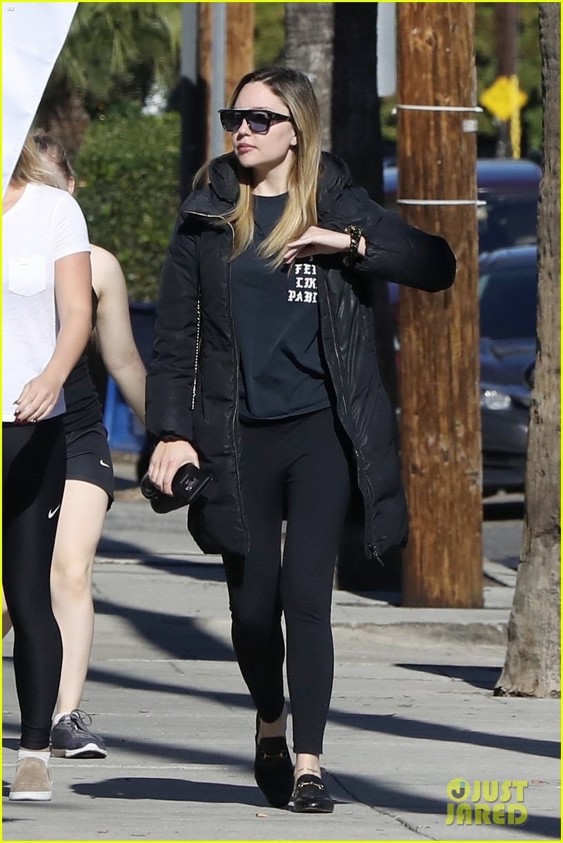 Amanda Bynes Steps Out for Coffee in Los Angeles Photo 4195786