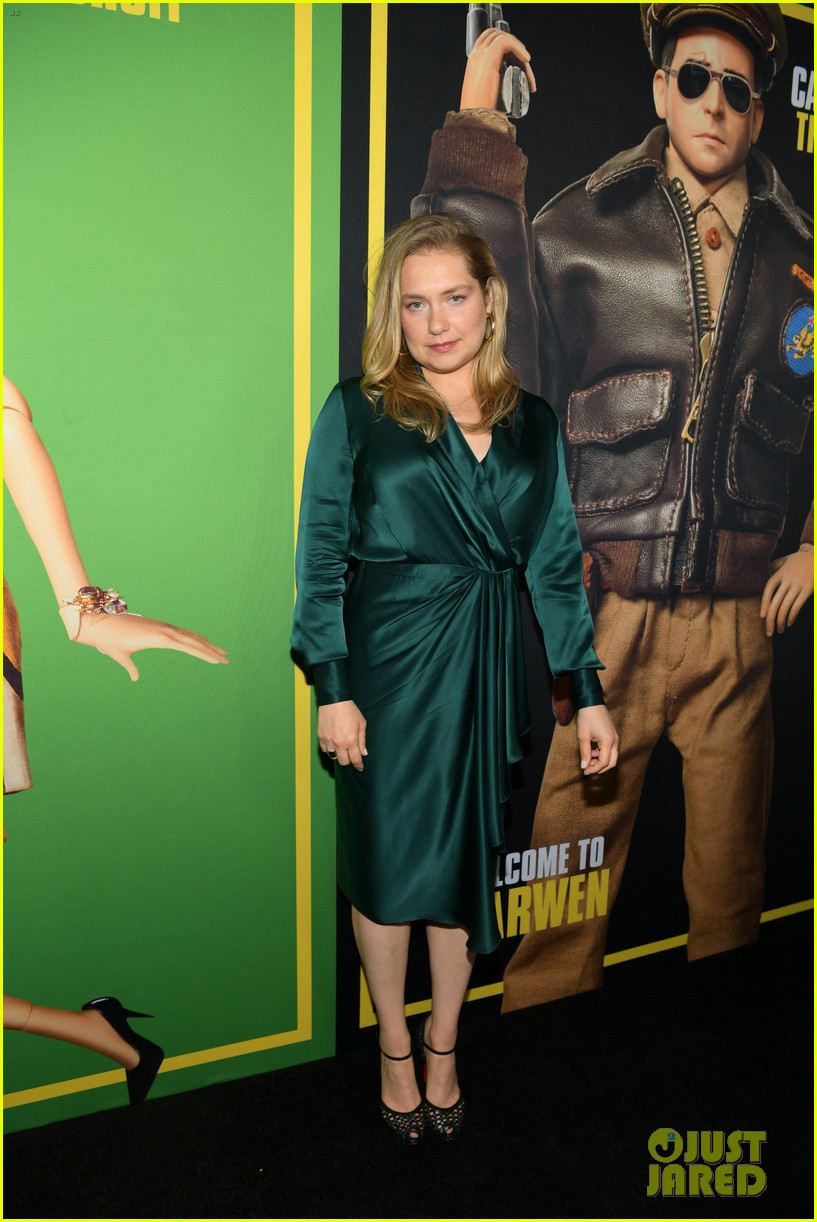 steve carell joins welcome to marwen cast at premiere 304196976