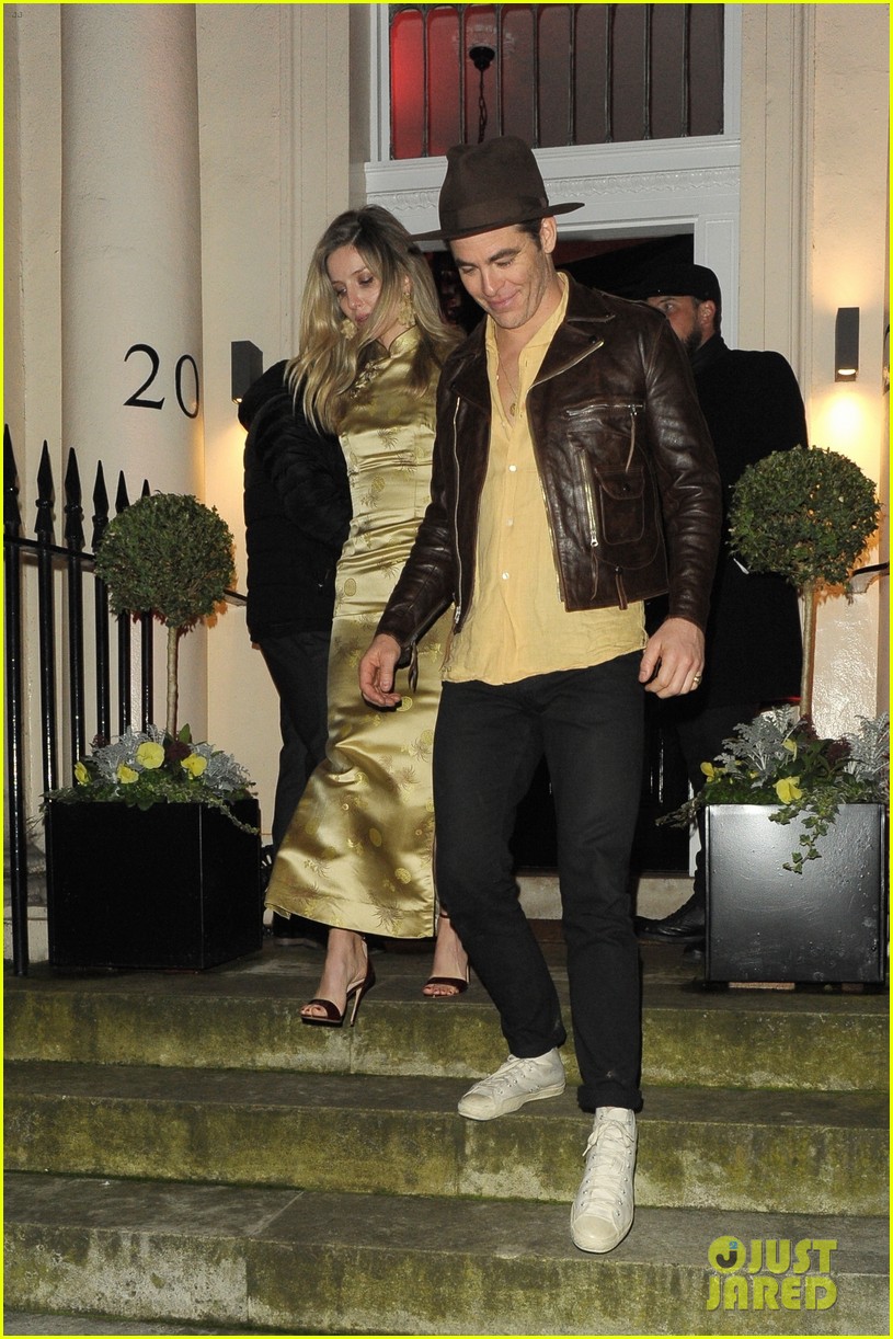 chris pine anabelle wallis couple up for london party 014195329