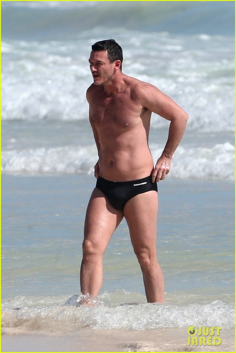 luke evans bares hot body in tiny speedo on vacation in mexico 104196223