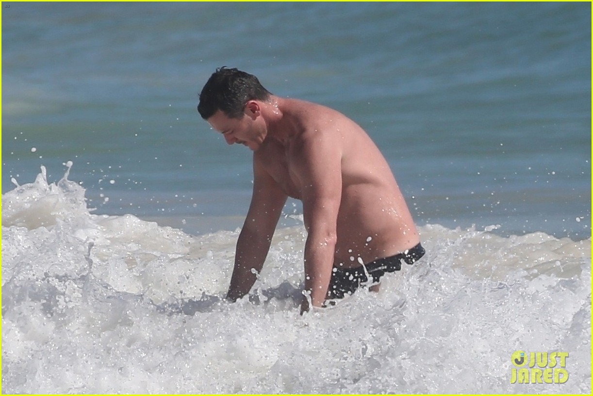 luke evans bares hot body in tiny speedo on vacation in mexico 304196243