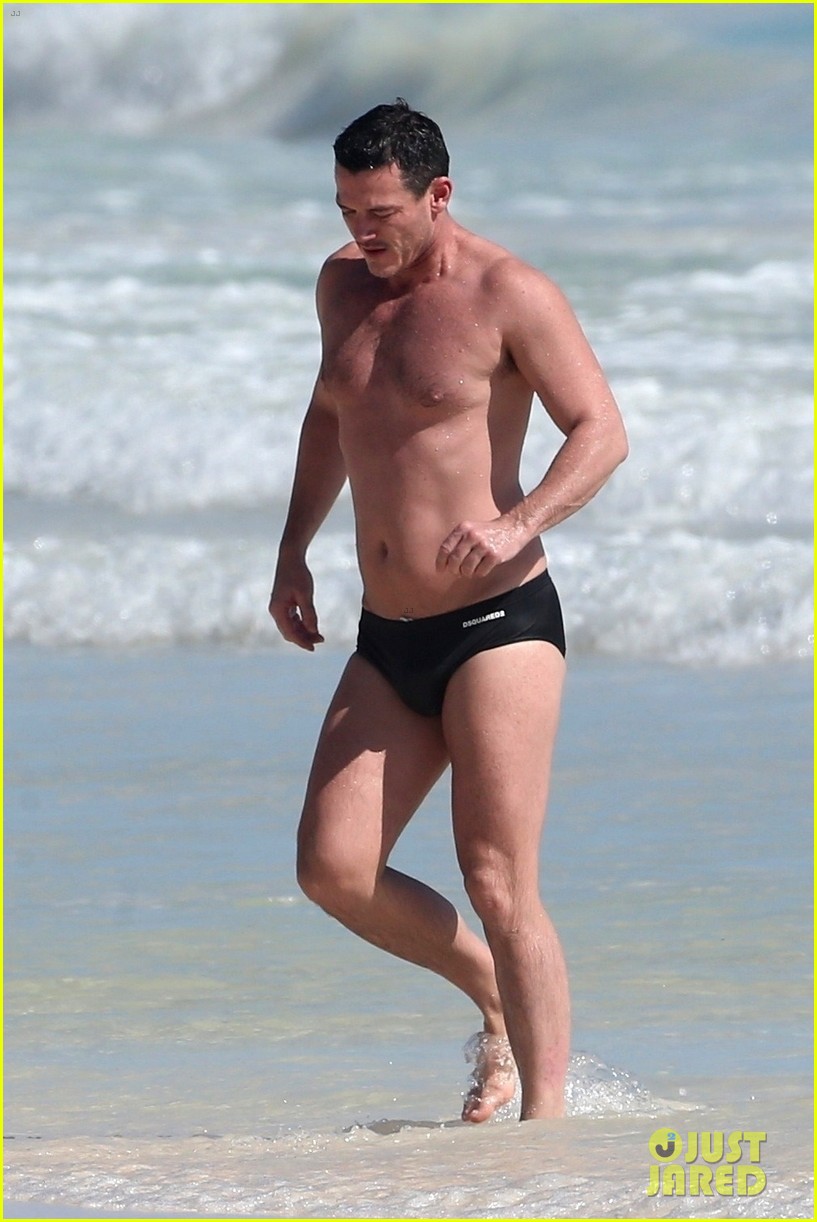 luke evans bares hot body in tiny speedo on vacation in mexico 384196251