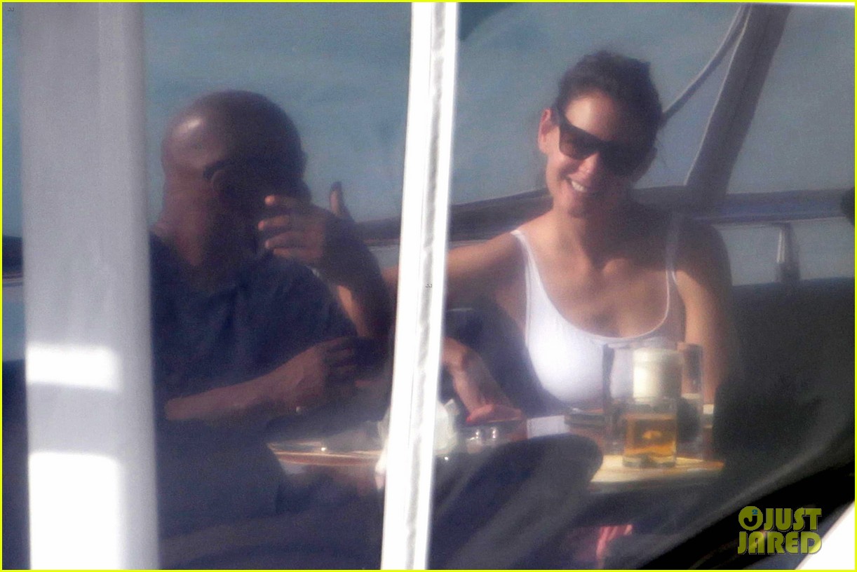 Jamie Foxx & Katie Holmes Enjoy Romantic Getaway in Miami! Photo