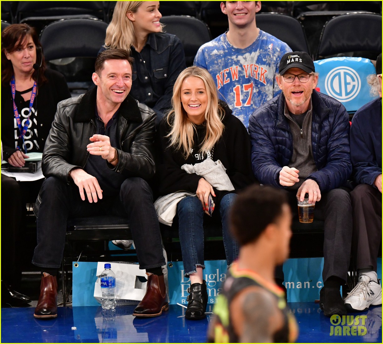 hugh jackman checks out the knicks in nyc 034201664