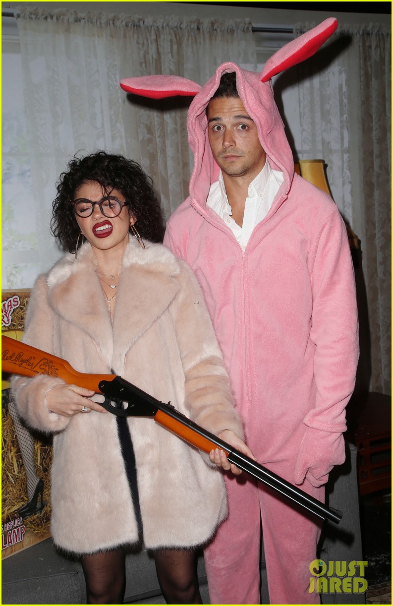 sarah hyland and wells adams recreate a christmas story at toys for tots party 13