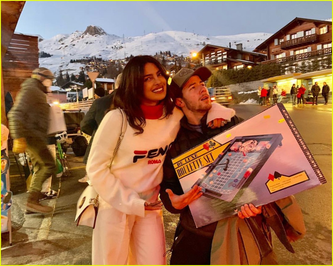 Priyanka Chopra, Nick Jonas, Sophie Turner, & Joe Jonas Share Pics from