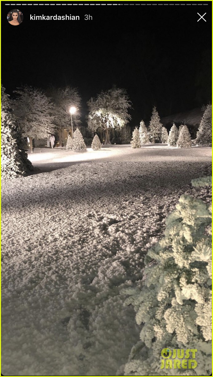 Kardashian Family Hosts Extravagant Annual Christmas Eve Party See(02)