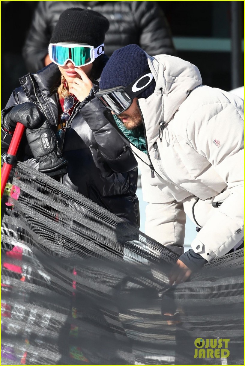 Kourtney Kardashian Joins Scott Disick & Sofia Richie on the Ski Slopes