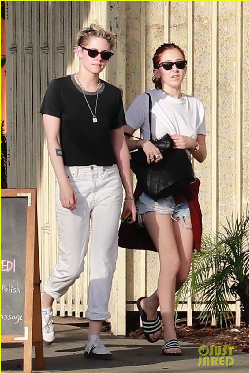 Kristen Stewart & Sara Dinkin Hit The Spa After Morning Hike Photo